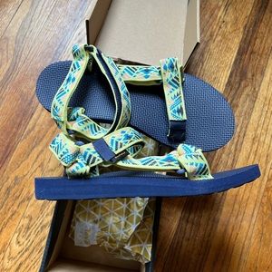 Women’s Original Universal Teva Sandals size 7